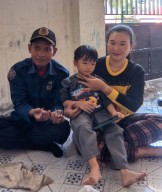 Petugas Damkar Evakuasi Anak Yang Jarinya Terjepit Lubang Jendela