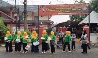 Semarakkan HBP ke-60, Petugas Lapas Porong Bagikan Takjil Kepada Masyarakat