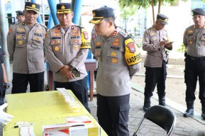 Polres Nganjuk Tes Urine Sopir Angkutan Umum Upaya Jaga Keselamatan Penumpang Mudik Lebaran