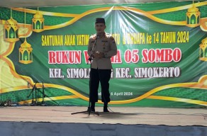 Kapolsek Simokerto Sediakan Parkir Gratis di Halaman Polsek Simokerto Buat Warga Yang Mudik dan Santuni Anak Yatim Piatu Serta Dhuafa