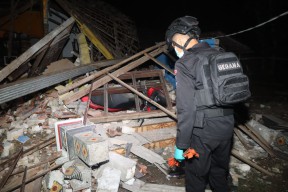 Ledakan Petasan di Desa Sembilangan, Polres Bangkalan Bersama Gegana Sterilkan TKP Kejadian