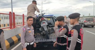 Viral !! Sepeda Motor Tak Bertuan Di Jembatan Suramadu KM 4, telah diidentifikasi pemiliknya