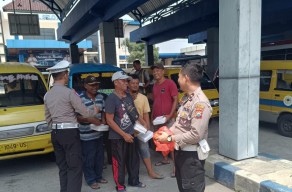 Untuk Kamseltibcarlantas Polres Ponorogo Gelar Dialog Dengan Puluhan Sopir dan Ojol
