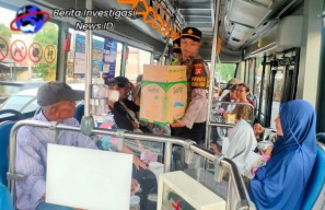 OKA 2024 Pos Uma Anyar dan Polsek Denut Bagikan Takjil
