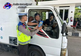 Polres Bandara Ngurah Rai Sebarkan Imbauan Tertib Berlalu Lintas 
