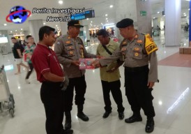 Satgas Preemtif OKA Polres Bandara Sebarkan Brosur Imbauan Kamtibmas 