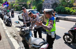 Polsek Ubud Gencarkan Operasi Penertiban Parkir Cegah Kemacetan DTW Ubud