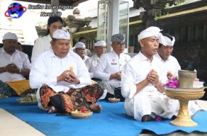 Persembahyangan Bersama Rahina Purnama Sasih Jiyestha di Pura Padmasana 