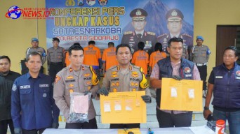 Polresta Sidoarjo Amankan Pasutri Diduga Pengedar Narkoba, Bukti Sabu 137,57 gram Disita