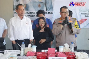 Polda Jatim Berhasil Bongkar Rumah Produksi Narkoba, Ribuan Gram Sabu dan Jutaan Butir Ekstasi Disita