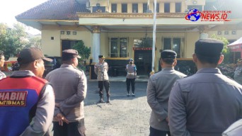 Kapolsek Simokerto Pimpin Apel Pagi Untuk Kamtibmas dan Pelayanan Terhadap Masyarakat