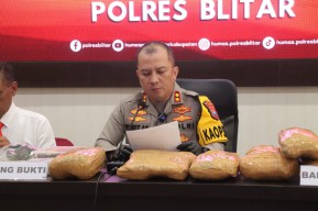 Polres Blitar Berhasil Amankan Pengedar Ganja Kering dan dobel L