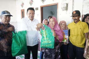Jumat Berkah, Plt Bupati Sidoarjo Kunjungi Dua Warga Kampungnya Yang Menderita Sakit