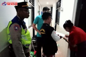 Sidak Kamar Kos, Polsek Denbar Bersama Perangkat Desa Tertibkan Duktang