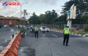 Jalur Persimpangan Bandara Ditutup, Petugas Imbau Masyarakat Ikuti Aturan dan Rambu Petunjuk