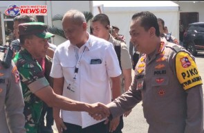 Kapolri Bersama Panglima TNI Kunjungi Posko Terpadu TNI-Polri