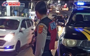 Layani Pengguna Jalan Samapta Polsek Kuta Utara Lakukan Blue Lihgt Patrol dan Pengaturan 