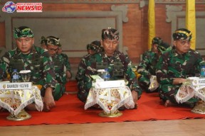Danrem 163 WSA Hadiri Penjamasan Pataka HUT ke 67 Kodam IX Udayana 