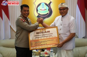 Wujud Apresiasi Tugas Polri, Pemkab Gianyar Hibahkan Kendaraan Oprasional kepada Polda Bali