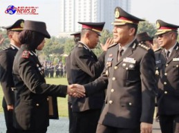 Hari Lahir Pancasila Kapolda Jatim Beri Penghargaan Untuk 120 Anggota Berprestasi