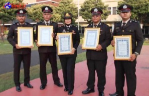 Seksi Humas Polres Bangkalan Raih Penghargaan SPIT Dari Kapolda Jatim