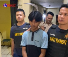 Polsek Simokerto Berhasil Tindak 27 Pelanggar Lalin dan Amankan Remaja Bersajam Dalam Giat Operasi Kejahatan Malam 
