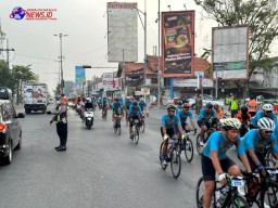 Polresta Sidoarjo Amankan Jalur Tour de Panderman 2024 Warga Antusias Suport Para Pembalap