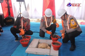 Kapolda Jatim Letakkan Batu Pertama Gedung Satya Haprabu Polres Sumenep