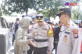 Polisi Kawal Aksi Damai PMII Situbondo Unras Tolak Wacana Bangun Wisata Karaoke Berlangsung Tertib