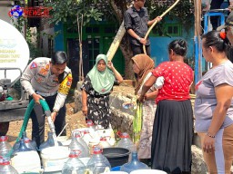 Kado Hari Bhayangkara ke – 78 Polres Jember Bangun Sumur Bor Bantu 125 KK Warga Atasi Dampak Kekeringan