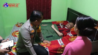 Polres Nganjuk dan Pengurus Bhayangkari Cabang Nganjuk Lakukan Anjangsana ke Anggota dan Purna Polri Yang Sakit