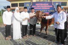 Polres Pasuruan Gelar Sholat Idul Adha Dilanjutkan Penyerahan Sekaligus Penyembelihan Hewan Qurban