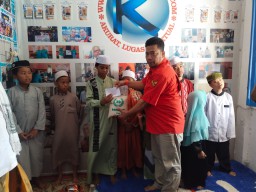 Media Online Beritainvestigasinews.id Rayakan Anniversary Yang ke-1 Dengan Berbagi Sembako dan Santunan Anak Yatim Piatu