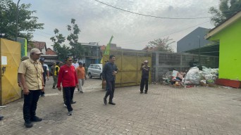 Plt Bupati Sidoarjo Subandi Sidak Sampah ke TPST dan Sempadan Sungai Buntung
