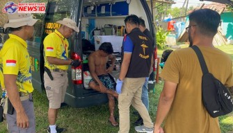 Tourist Police Polres Pesisir Barat Beri Pertolongan kepada Atlit Surfing