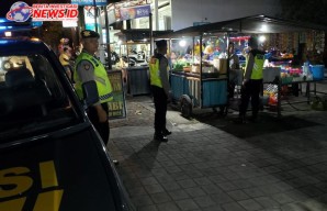 Wujudkan Kamtibmas Aman, Patroli Biru Polsek Abiansemal Sambangi Pedagang Kaki Lima