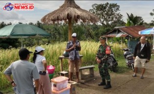 Babinsa Selesaikan Masalah Parkir Tempat Wisata Secara Rembuk Subak