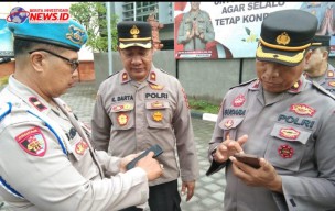 Sipropam Polres Bandara Sidak HP Anggota Terkait Aplikasi Judi Online