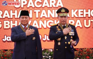 Menhan Prabowo Subianto Terima Penghargaan Tanda Kehormatan Bintang Bhayangkara Utama Polri