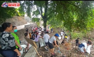 Implementasi Tri Hita Karana, Desa Adat Sambirenteng Meresik Sampah Plastik