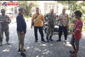 Bersinergi dengan Babinsa, Bhabinkamtibmas Amankan ODGJ yang Meresahkan Warga