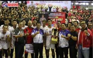 Tim Bola Voli Polres Gianyar Boyong Piala Kapolda Bali Cup 2024