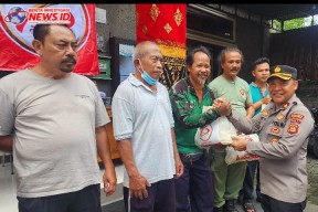 Kapolsek Mengwi Salurkan Ratusan Paket Sembako Bantuan Sosial Kemanusian