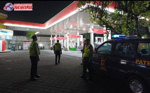 Patroli Biru Polsek Abiansemal Sambangi SPBU, Guna Ciptakan Situasi Aman Ditempat Umum