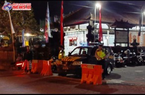 Amankan Kegiatan Masyarakat, Patroli Biru Polsek Abiansemal Bersinergi dengan Pecalang