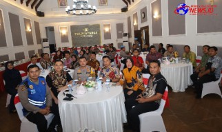 Polrestabes Surabaya Gelar Nobar Wayang Kulit