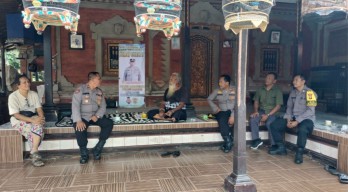 Jumat Curhat, Kapolsek Abiansemal Obrol Santai Bareng Tomas