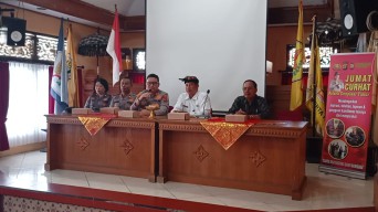 Jumat Curhat: Kapolsek Dentim Tatap Muka dengan Tomas Desa Sumerta Kauh
