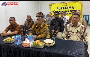 Polres Bandara Ngurah Rai Nobar Pagelaran Wayang Kulit Hari Bhayangkara ke 78 melalui Live Streaming