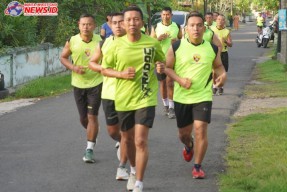 Lari Pagi Tingkatkan Kebugaran Tubuh Personil Korem 163 WSA 
